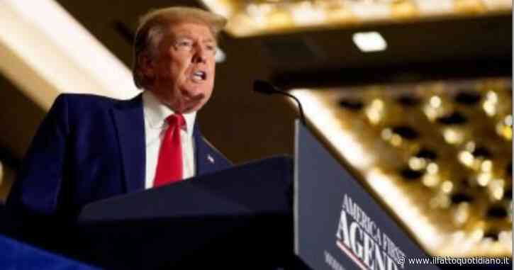 Usa, Trump a Washington per la prima volta dopo l’assalto a Capitol Hill: “Siamo diventati un popolo di mendicanti”