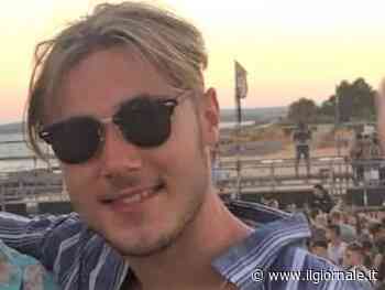 Si fa un selfie davanti all'elicottero:  22enne viene decapitato