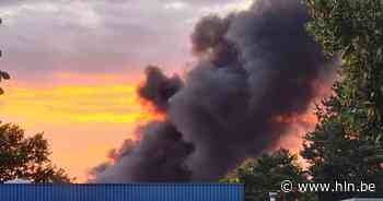 Bedrijfsbrand in Herentals: Buurtbewoners en automobilisten moeten ramen en deuren gesloten houden - Het Laatste Nieuws
