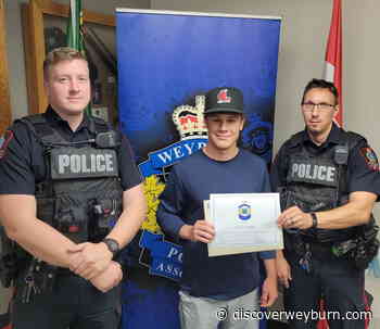 Bursary presented to Weyburn student - DiscoverWeyburn.com