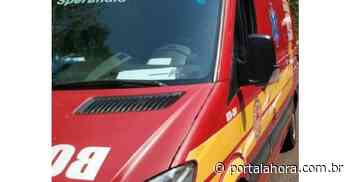 Motorista sofre mal súbito enquanto dirigia pelo Centro de Imbituba e, desorientado, acaba batendo o veículo de frente em uma árvore - Portal AHora