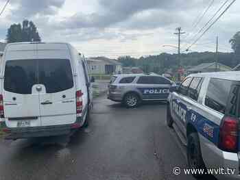 Knoxville police on scene with barricaded, possibly armed man - WVLT