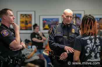 Grand Rapids police will give warning before using deadly force - MLive.com