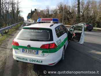 Beccata dalla foto trappola ad abbandonare rifiuti a Moncalieri: 600 euro di multa - Quotidiano Piemontese
