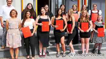 Bildung in Schramberg - Erfolgreiche Schüler mit Fachschulreife verabschiedet - Schwarzwälder Bote