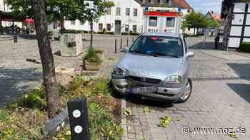 Große Straße: Unfall in Dissen: Autofahrerin rammt Baum mitten in der Stadt - NOZ