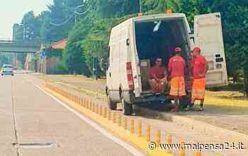 Gallarate, cordoli in viale Milano. Rech: «Contro la sosta selvaggia sulla ciclabile» - malpensa24.it