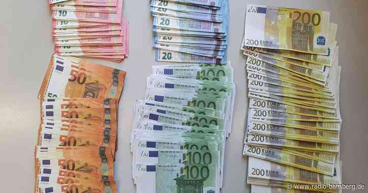 Zehntausende Euro Theatergeld liegen auf der Straße