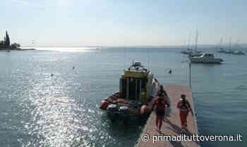 Auto finisce nel lago di Garda nella notte: morto 81enne - Prima Verona