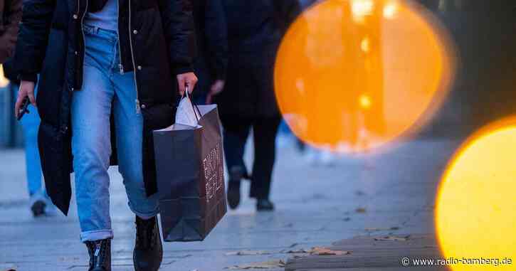Weniger Umsatz im Einzelhandel: mehr Beschäftigte