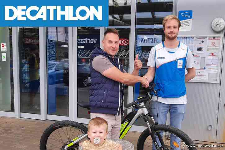 Decathlon geeft Erwin nieuwe mountainbike in bruikleen nadat vorige gestolen werd in winkel: “Al een uur gaan fietsen”