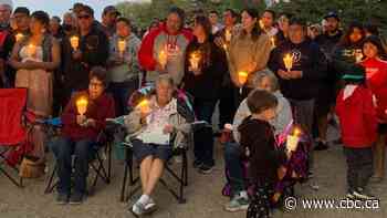 Dozens of supporters gather at candlelight vigil for missing Saskatoon family