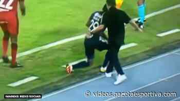 Assista! Ex-técnico do São Paulo, Carlos Osorio pisa em jogador adversário na Colômbia - Vídeos - Gazeta Esportiva