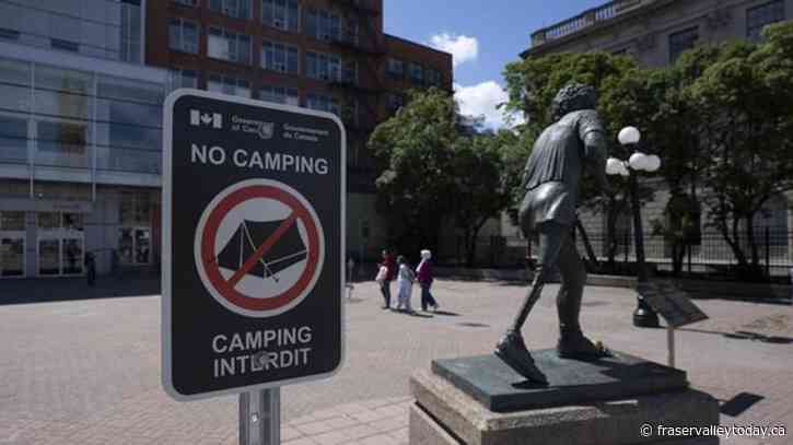 No-camping signs put up near Terry Fox statue across from Parliament Hill