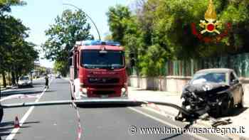 Sbatte con l'auto su un palo della luce a Selargius: donna in ospedale - La Nuova Sardegna