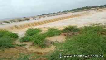 Excessive water overflowing from Hub Dam cause high-level flooding - The News International