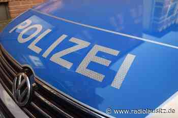 Porsche-Fahrer kracht in Finsterwalde gegen Polizeiauto - Radio Lausitz