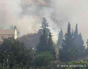 Vasto incendio vicino Enna, fiamme lambiscono centro abitato - BlogSicilia.it