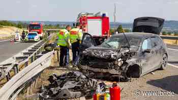 Zwei Kinder unter Verletzten nach Unfall auf A73 bei Coburg - br.de