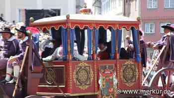 Tausende verfolgen in Memmingen den Einzug des Generalissimus - Merkur.de