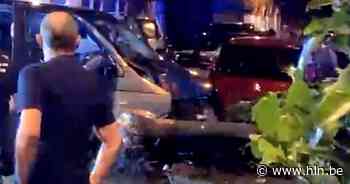 Vrouw gewond afgevoerd na botsing tegen boom | Antwerpen | hln.be - Het Laatste Nieuws