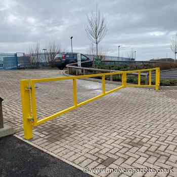 New Hanley Road safety barriers being installed in Upton | Malvern Gazette - Malvern Gazette