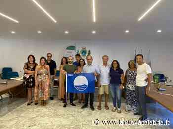 Soverato, consegnate le Bandiere Blu agli operatori turistici - La Nuova Calabria