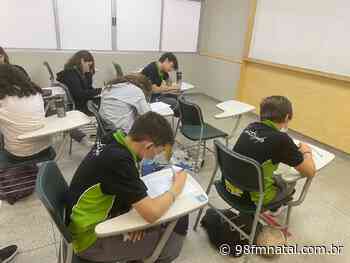 Colégio de Natal implanta “Clube de Ciências” para estimular aprendizagem inovadora; ENTENDA - Portal 98 FM Natal - 98 FM Natal