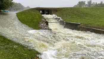 ‘The highest I’ve ever seen the water.’ Swansea lake overflows, flooding yards and streets - Belleville News-Democrat
