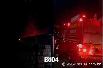 Incêndio: Casa pega fogo no Newton Pereira, em União dos Palmares - BR 104
