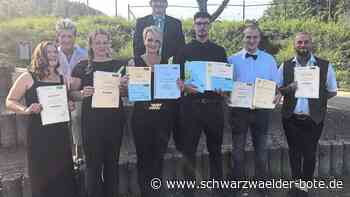 Annemarie-Lindner-Schule: Altenpflegerinnen feiern in Nagold  ihren Abschluss