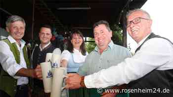 Was war bei der Pollinger Bierprobe los? Selbst nach sieben Schlägen hält der Zapfhahn nicht