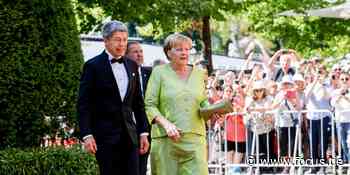 Bayreuth: Mode-Expertin über Angela Merkels Look: „Das macht sie leider blass" - FOCUS Online