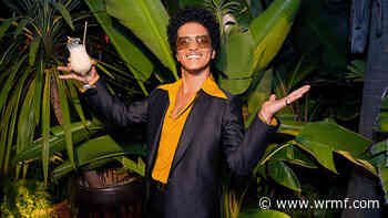Bruno Mars to throw Labor Day pool party in the Bahamas – 97.9 WRMF - 97.9 WRMF