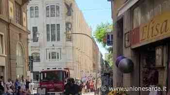 Cagliari, monopattino "impazzito" prende fuoco: paura in via Sardegna - L'Unione Sarda.it - L'Unione Sarda.it