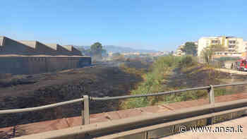 Incendio in città metropolitana Cagliari, palazzine evacuate - Sardegna - Agenzia ANSA