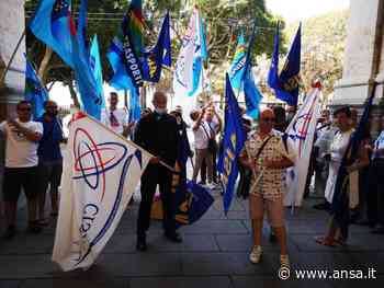 Sciopero Ctm, presidio dipendenti davanti al Comune Cagliari - Sardegna - Agenzia ANSA