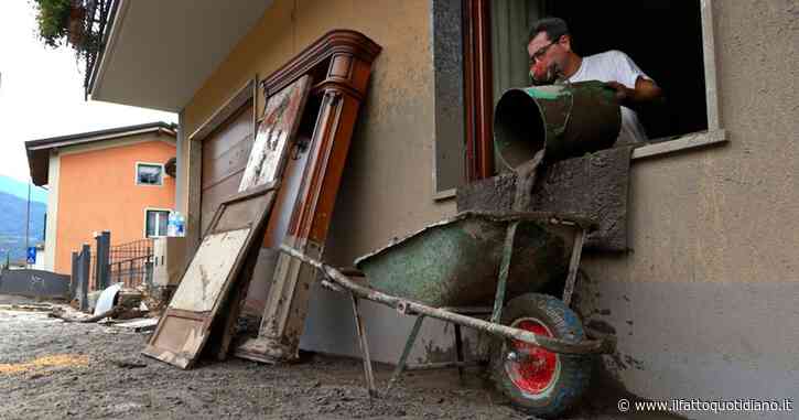 Valcamonica, abitanti di Niardo impegnati senza sposta per liberare case e strade dal fango: “Veniva giù di tutto. Un disastro, peggio dell’alluvione dell’87”