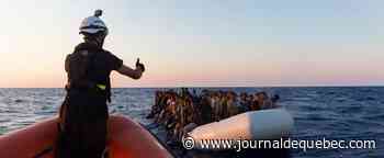 1500 migrants secourus en mer Méditerranée attendent un port d'accueil