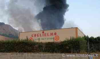 Calabria, fiamme all'alba allo stabilimento Caffè Guglielmo, s'indaga sulle origini - Il Crotonese