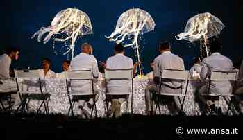 A Imperia in cento per la 'cena in silenzio' - Liguria - Agenzia ANSA
