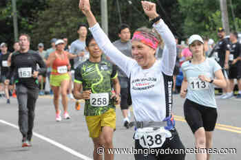 VIDEO: A sold-out Fort Langley half marathon and 5K draws close to 400 - Langley Advance Times