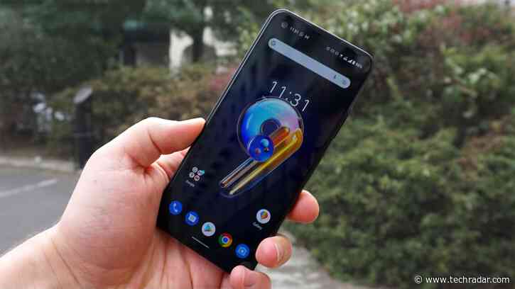 An iPhone price but mid-range specs: our Asus Zenfone 9 review