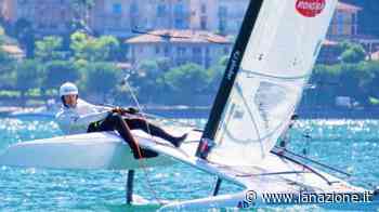 Alessandro Rosi “vola” con il suo catamarano Il successo di Bracciano è il terzo su cinque prove - LA NAZIONE