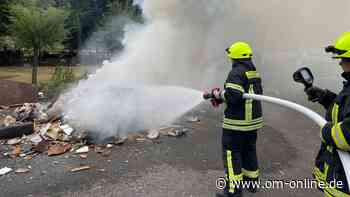 Feuerwehr Steinfeld löscht brennenden Sperrmüll in Harpendorf - OM online - OM Online