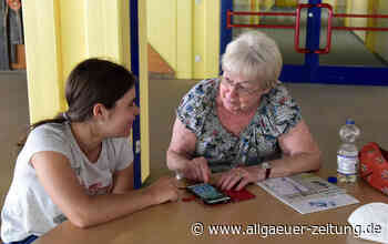 Mittelschüler aus Lindenberg geben Senioren Handy-Nachhilfe - Allgäuer Zeitung