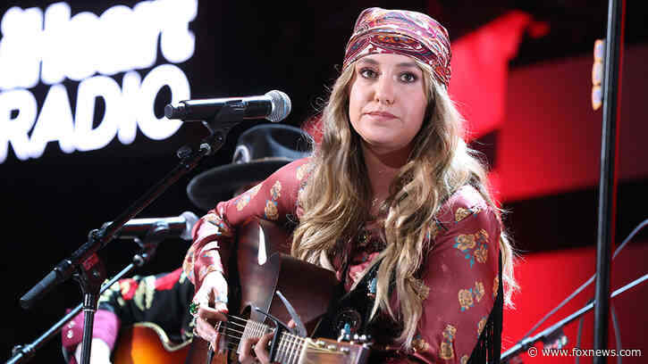 Lainey Wilson, country singer and ‘Yellowstone’ actress, asks for prayers for father in the ICU: 'My cowboy'