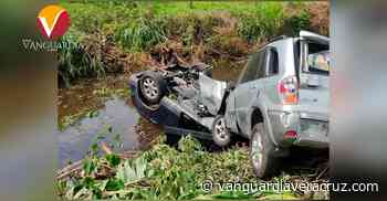 ¡Cayó al río con todo y auto, en Tierra Blanca! - Vanguardia de Veracruz