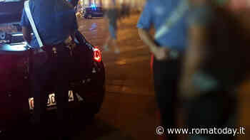 Sfascia i tavolini di un pub: fermato con il taser