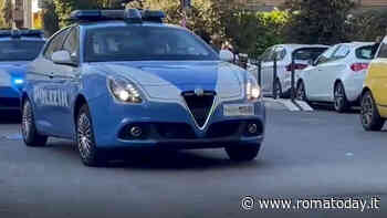 Alla guida senza patente scappa con l'auto e si schianta contro muro dopo inseguimento da film